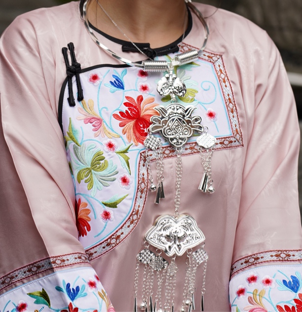 苗族服装女湘西苗寨少数民族服饰苗族土家族服饰