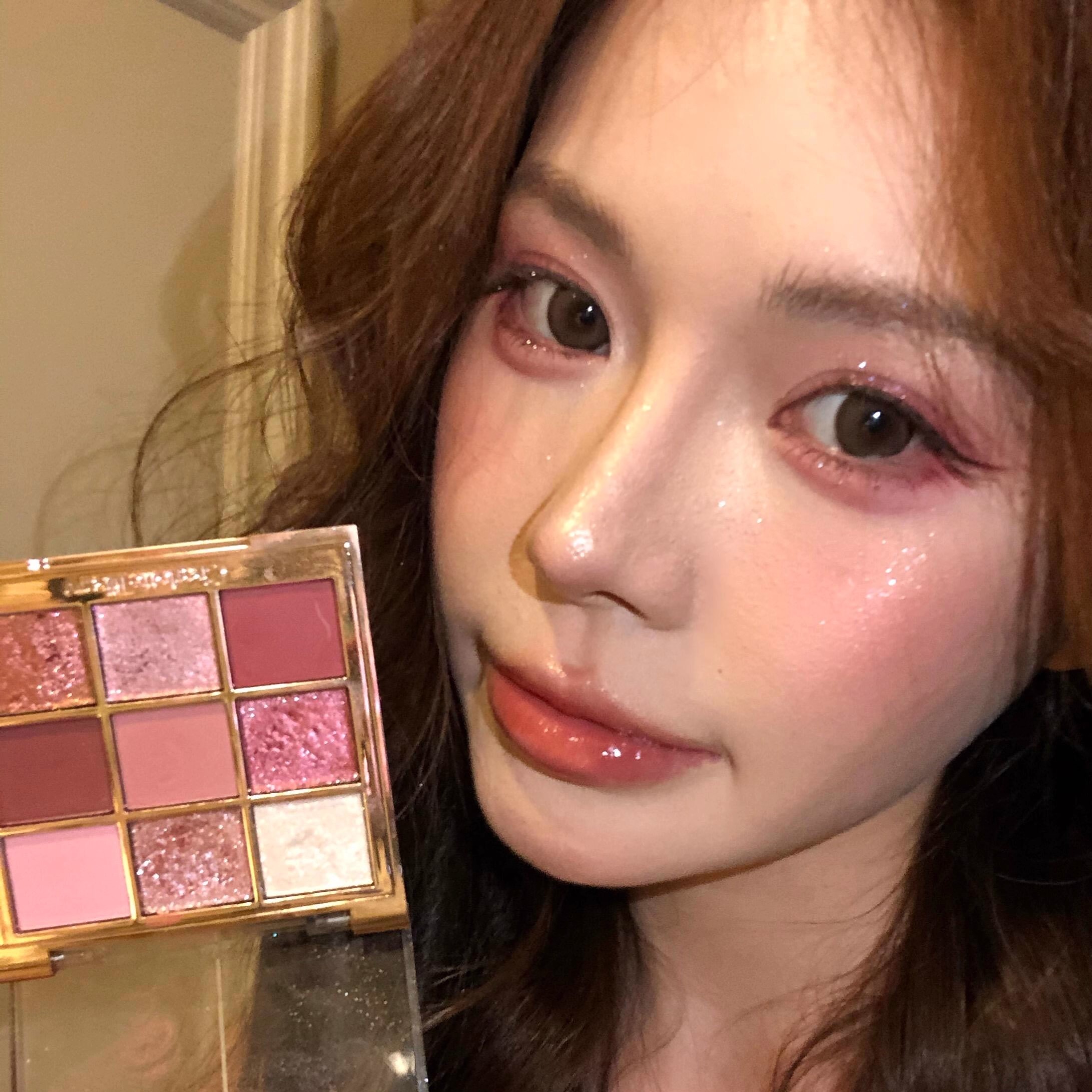 美死！富家千金具象化..九色眼影盘豪华又全面配色打底提亮片爆闪