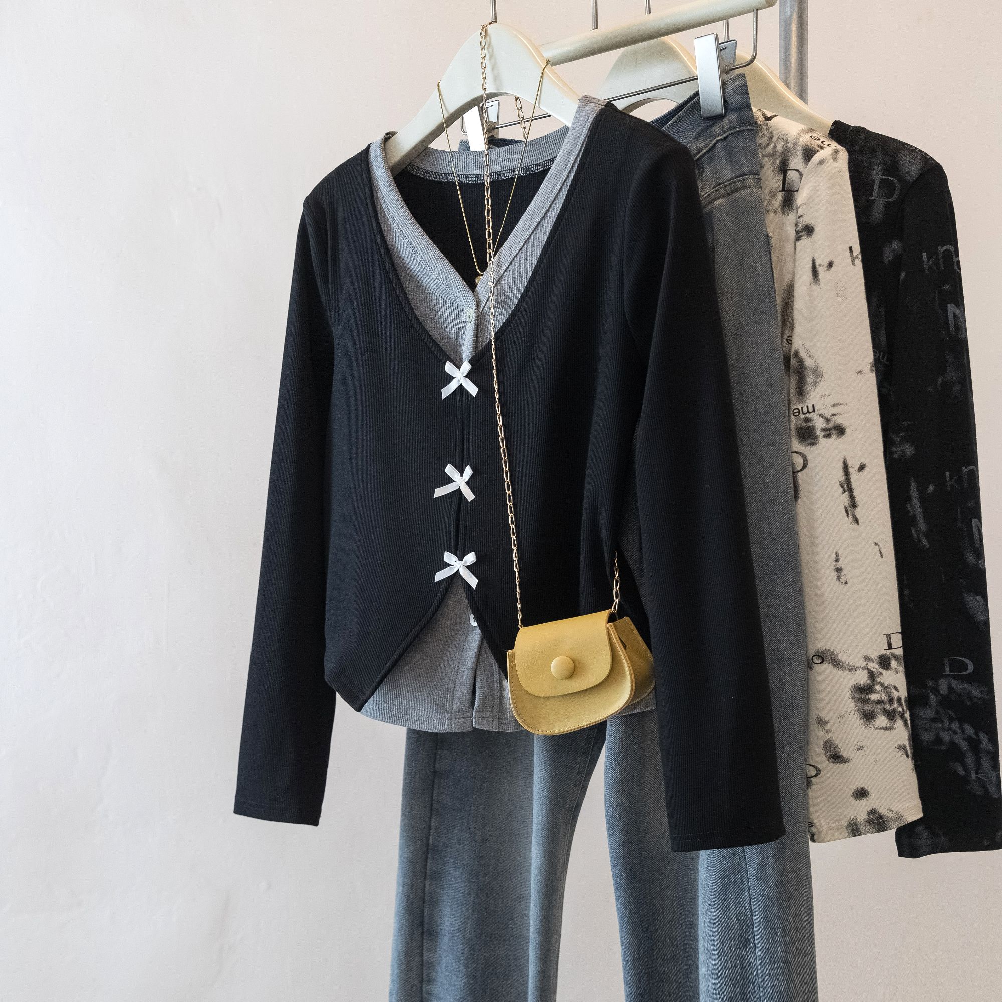 yoewshean/羽媗春秋季新款黑色假两件V领长袖T恤女蝴蝶结显瘦上衣