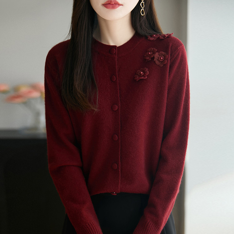 100%纯羊毛开衫女短款圆领肩部花朵点缀超别致外搭毛衣外套针织衫