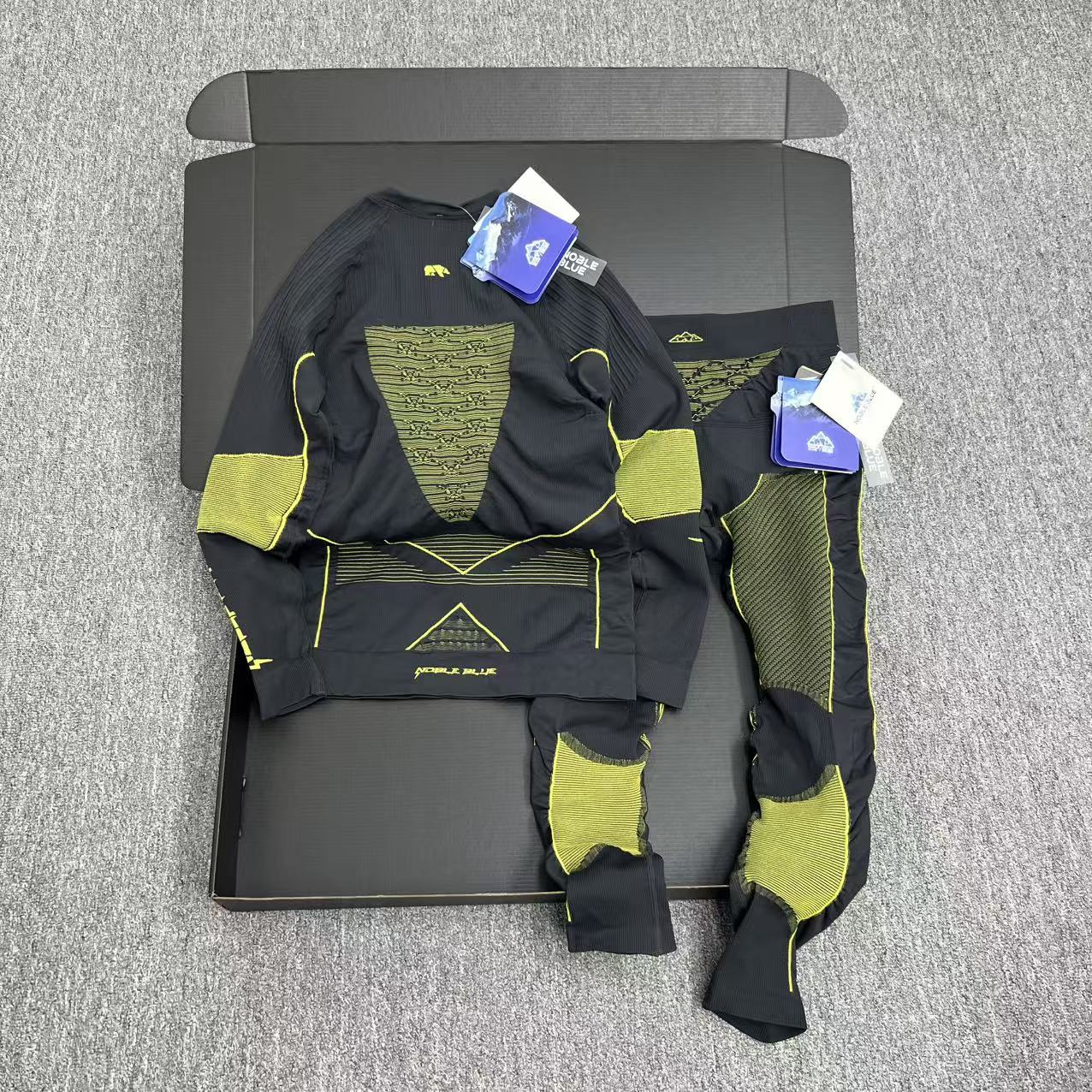 北极熊正品 专业级 男女户外运动高弹力压缩衣保暖套装