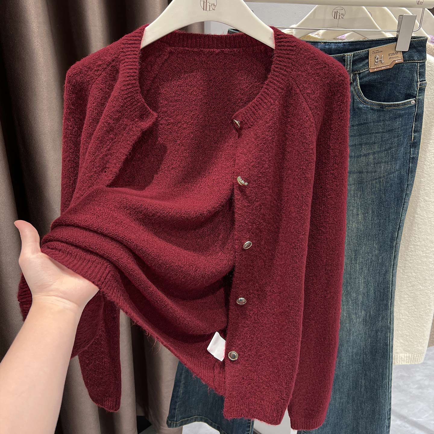 红色洋气圆领单排扣针织软糯开衫女秋冬新款长袖宽松气质披肩外套