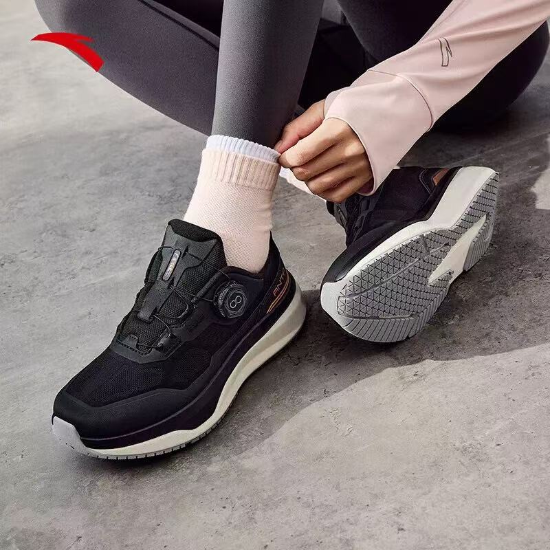 安踏神行13Pro｜女子秋冬通勤缓震旋钮减震运动户外休闲保暖跑鞋