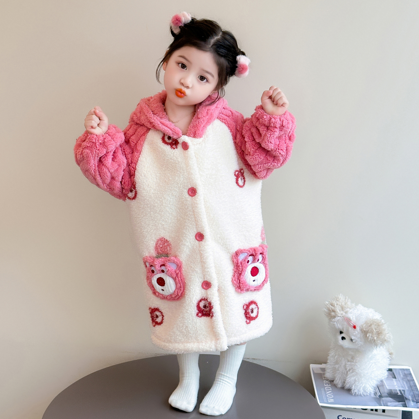 女童睡衣2025新款秋冬儿童法兰绒连帽保暖家居服珊瑚绒女宝宝睡袍