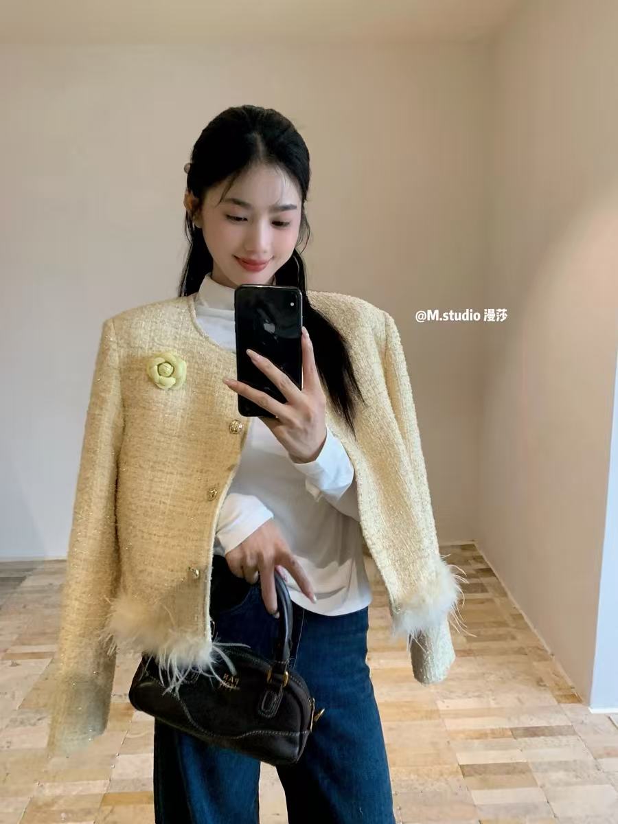 （现）“羽绒小香风”羽毛拼接山茶花胸针小香风外套-5808