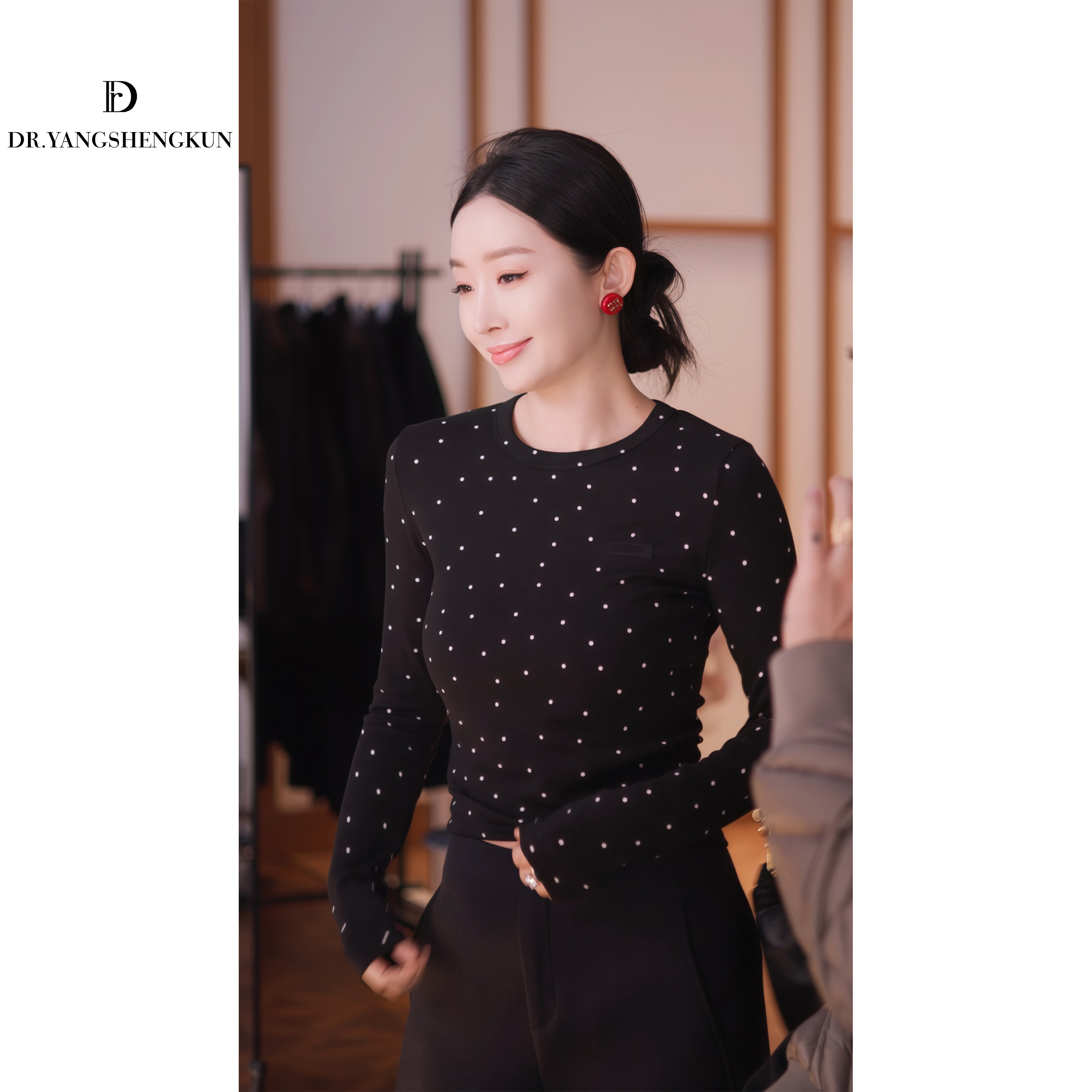 杨圣坤2025冬季新品波点tee‘时尚百搭修身圆领长袖T恤SQ25120702