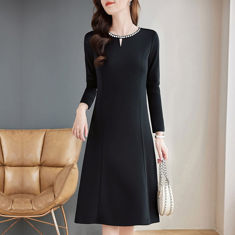 大码气质长袖连衣裙女秋季2025新款高端遮肉女士裙子高级感A字裙
