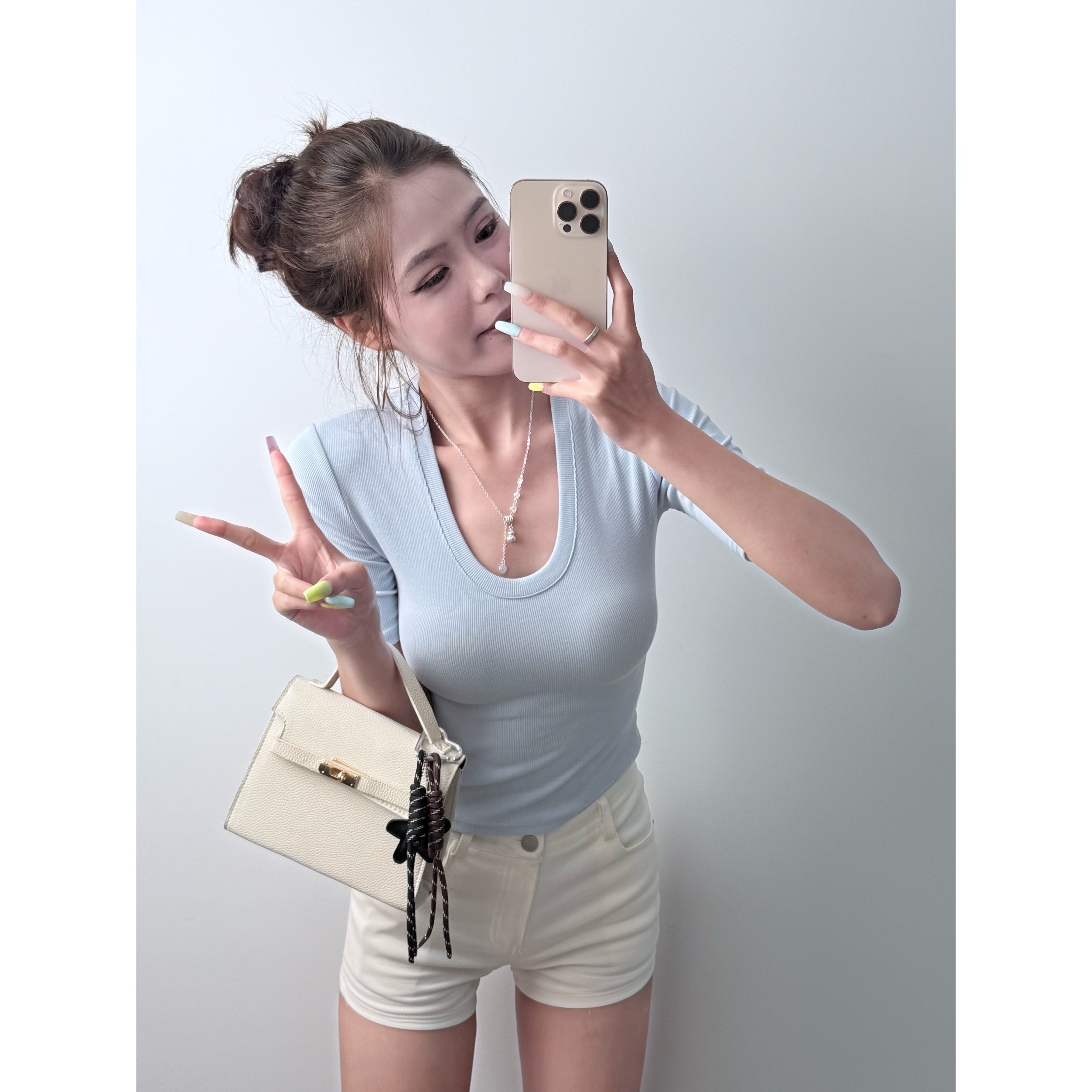 2025气质洋气时尚韩版U领夏季修身显瘦简约百搭款正肩中袖T恤女.