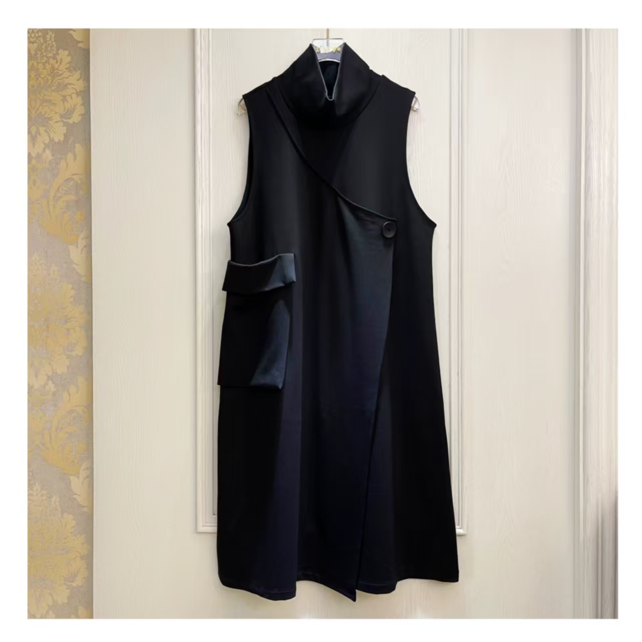 AO ZHEN欧货春秋宽松中长款口袋背心裙高领黑色马甲连衣裙