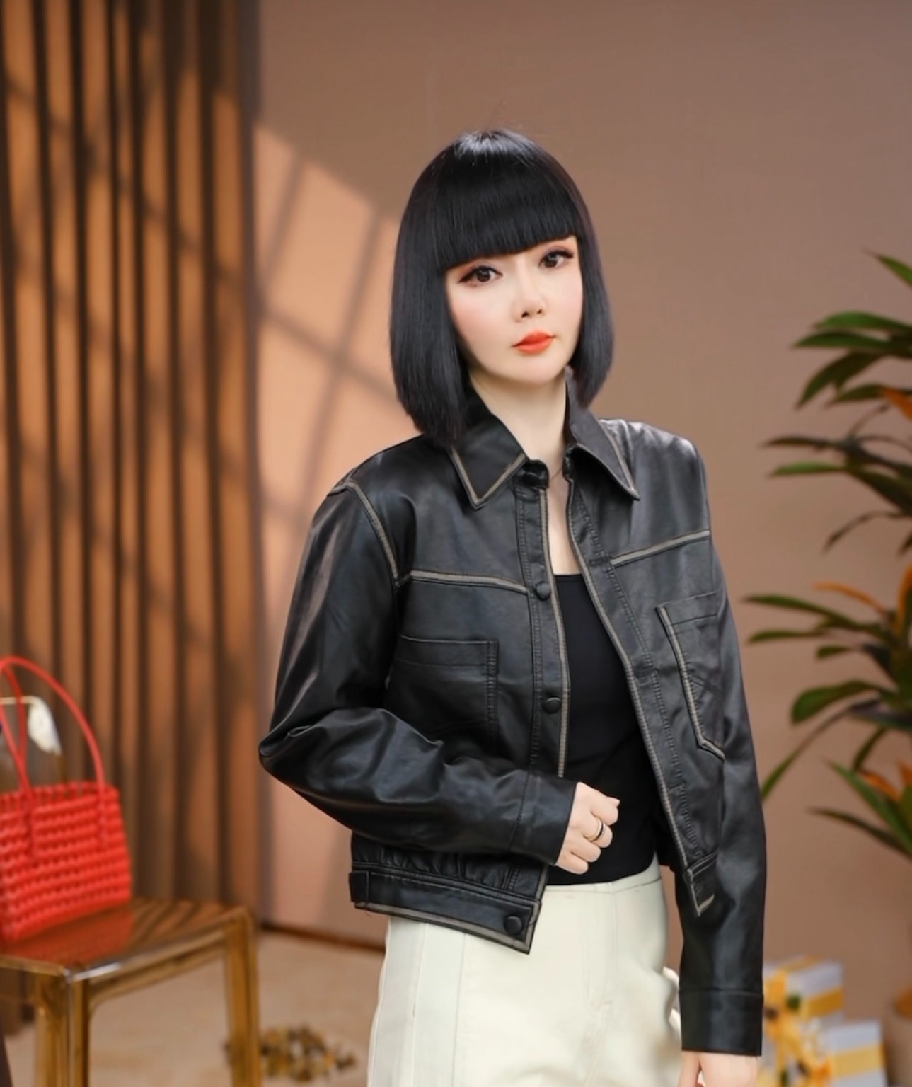 【休闲日记】春秋显瘦气质短款百搭时尚皮夹克外套8819