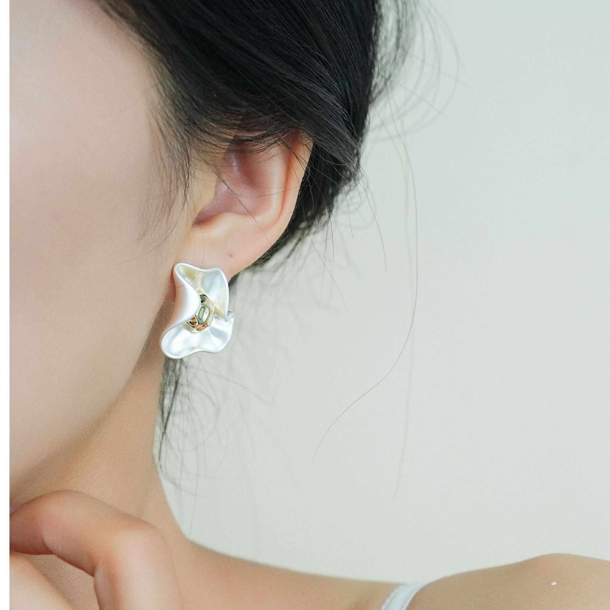 铜合金耳饰 轻奢高级感气质大气花朵瓣耳环女小众耳钉新款爆款