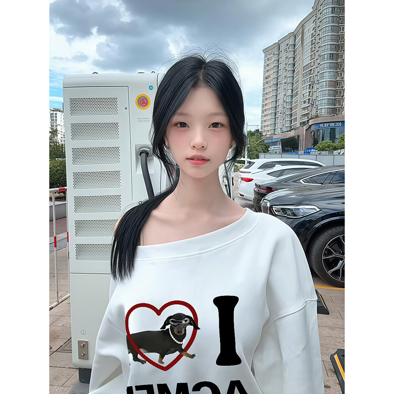 韩系甜酷风斜领露肩宽松卫衣女秋季新款百搭印花白色性感风上衣服