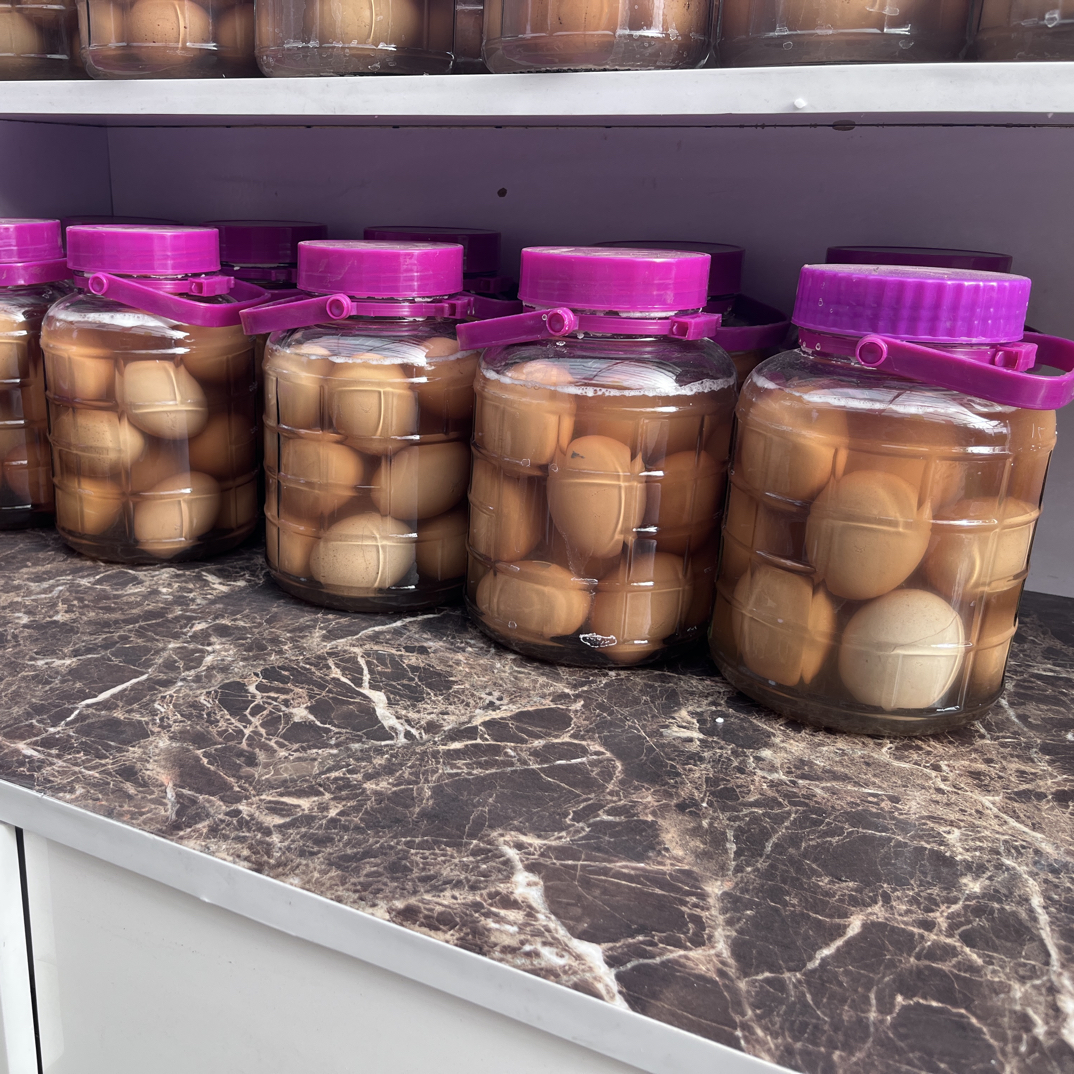 农家自腌臭鸡蛋黑黄臭蛋闻着臭吃着香正宗的臭鸡蛋臭鸡蛋液