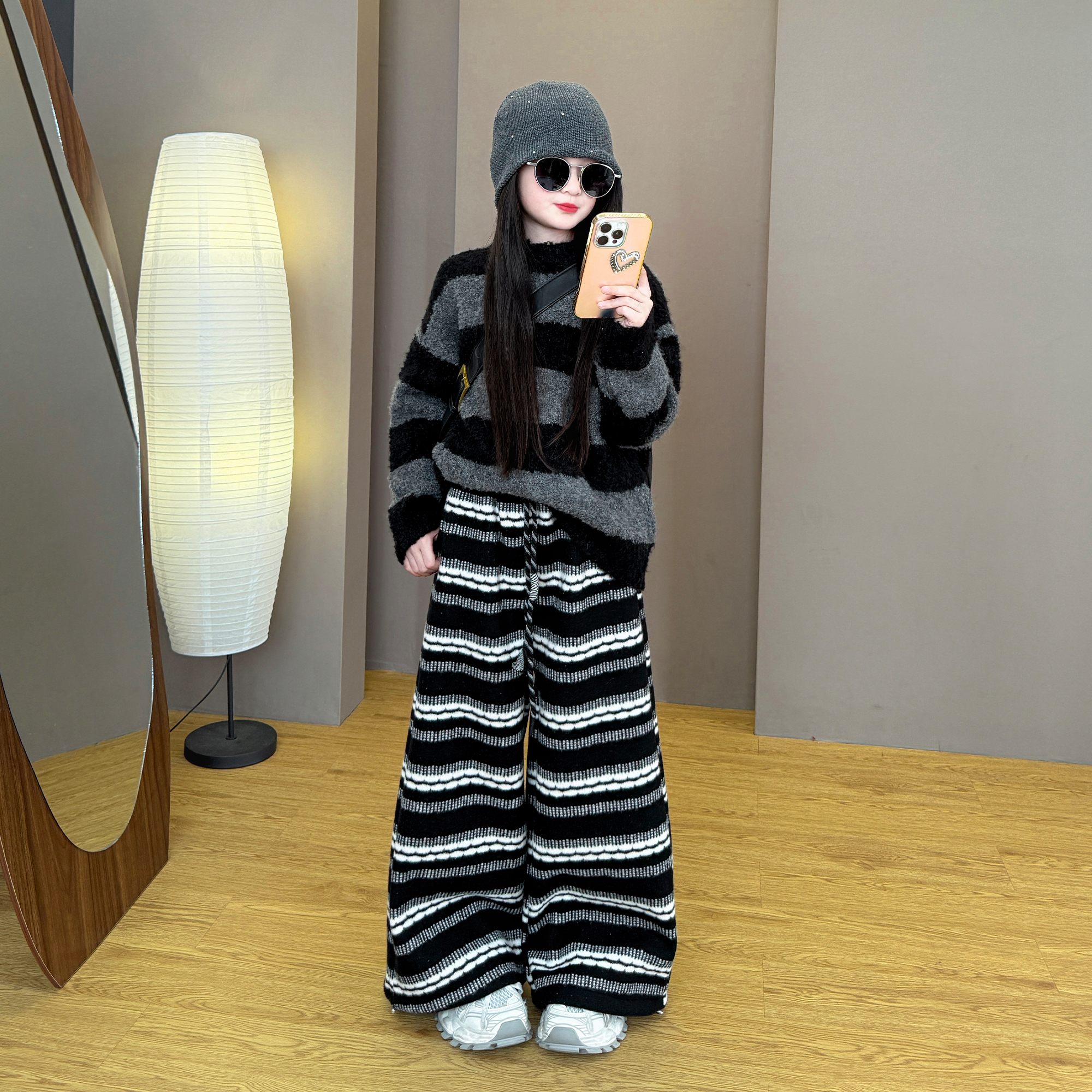 女童2025新款儿童秋冬季韩版时尚条纹保暖毛衣加绒毛线阔腿裤套装