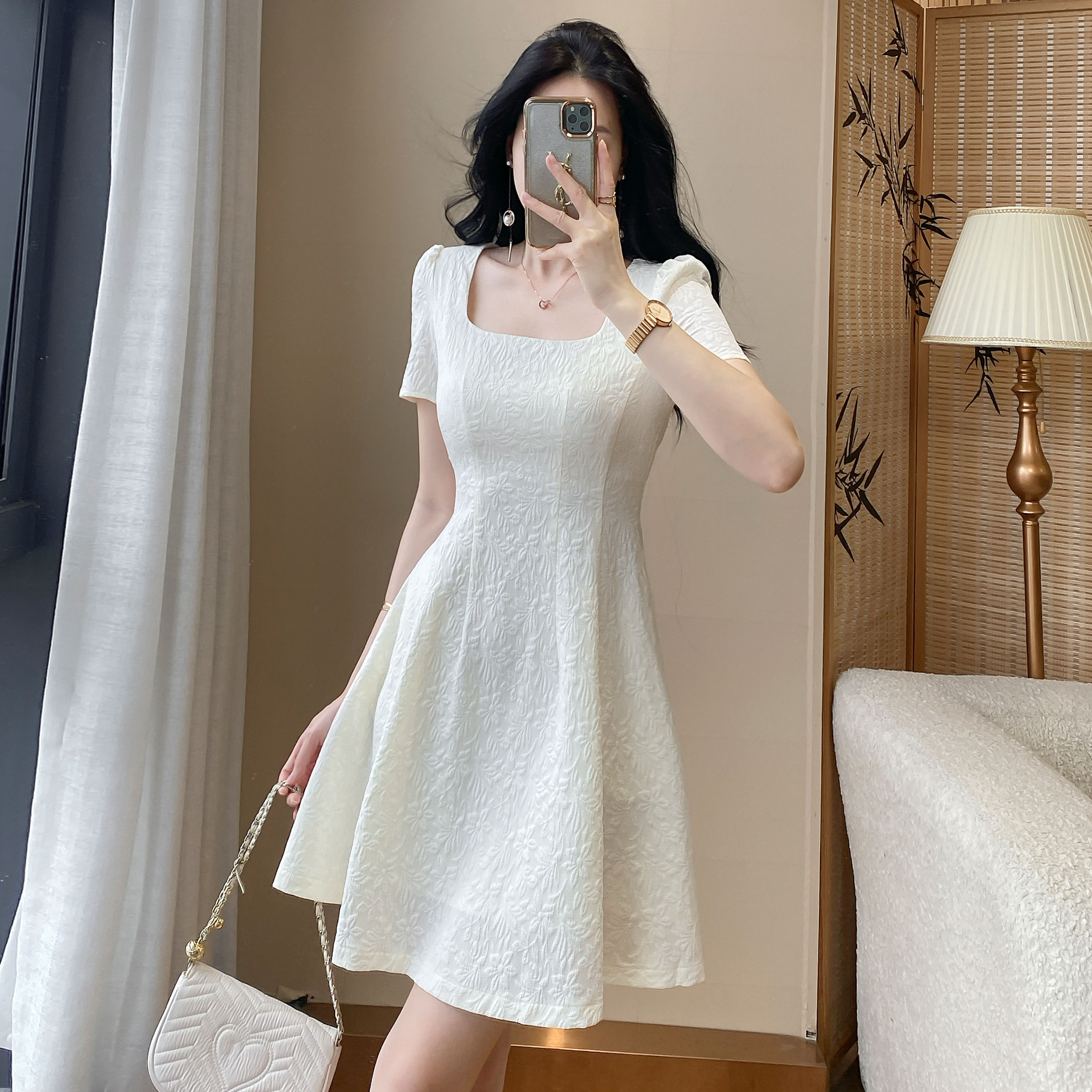 白色提花复古夏季方领短袖25年新款常规连衣裙千金风法式通勤