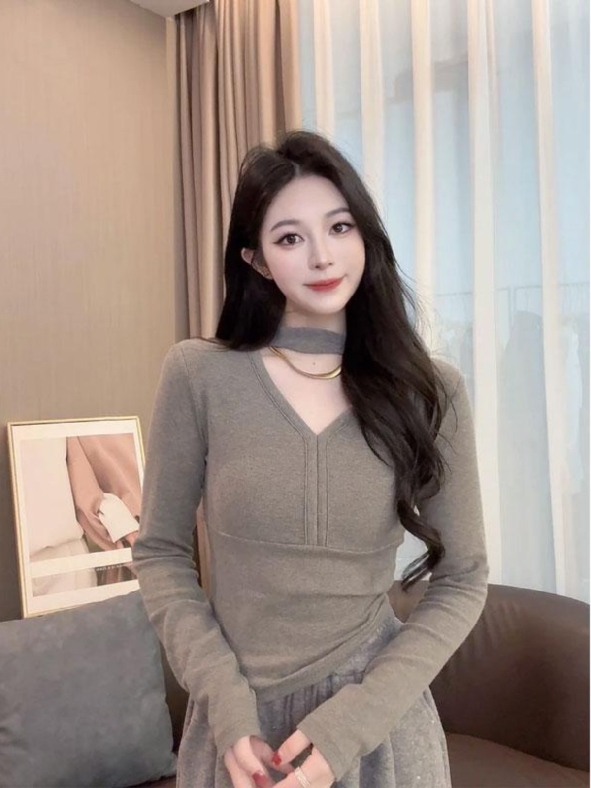 灰色v领挂脖长袖t恤打底衫女2026秋冬新款修身显瘦内搭可外穿上衣