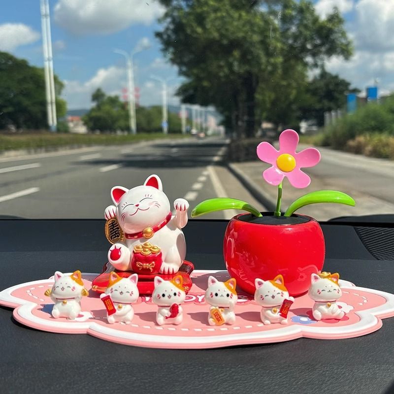 汽车摆件太阳能光感摇摆招财猫车内饰品车载中控台上装饰用品大全