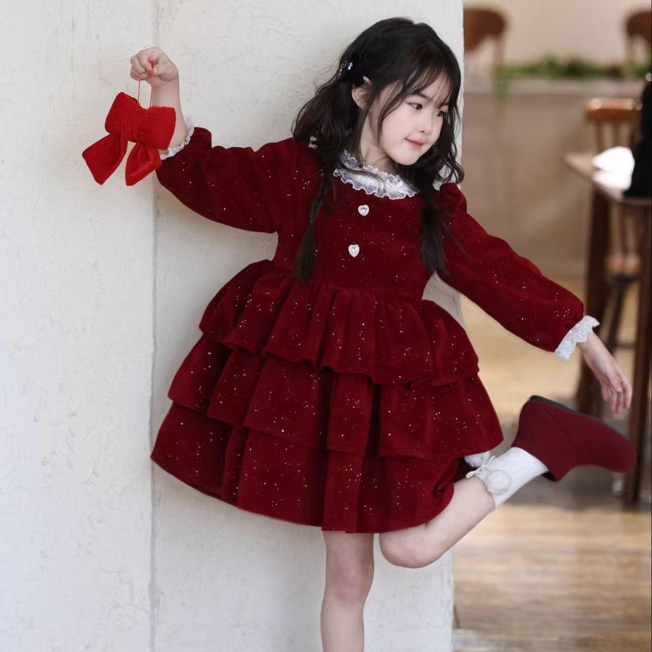女童红色闪闪丝绒加绒连衣裙蛋糕裙2025冬季女孩公主裙新年蓬蓬裙