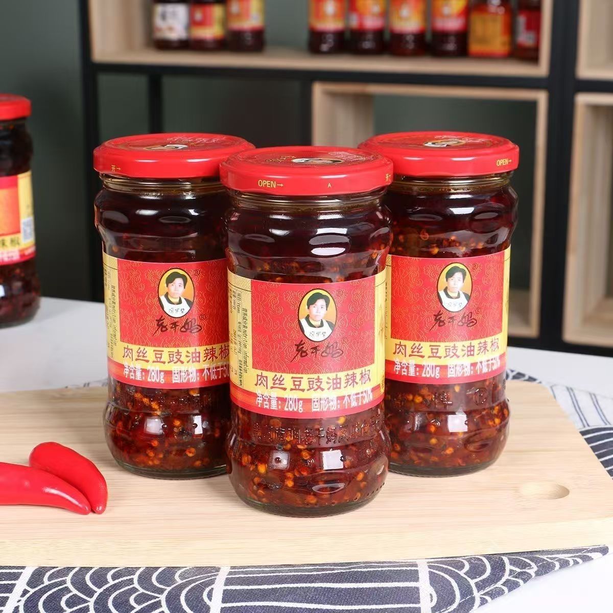 老干妈肉丝豆豉油辣椒280g瓶装下饭拌面酱辣椒酱炒菜调料1