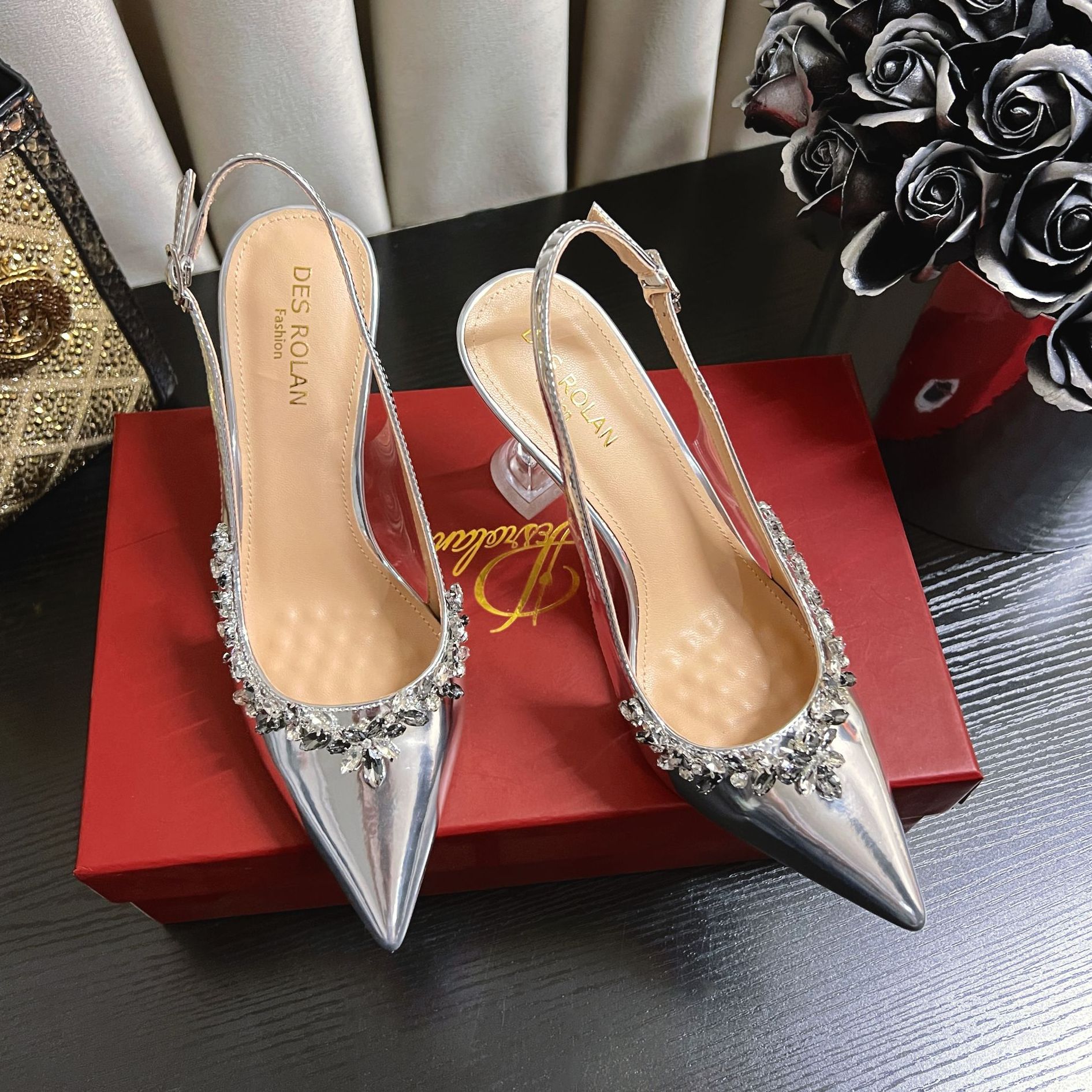 【LVTE心选】2025夏季新款尖头水钻酒杯跟白色高跟鞋女漆皮细跟凉鞋