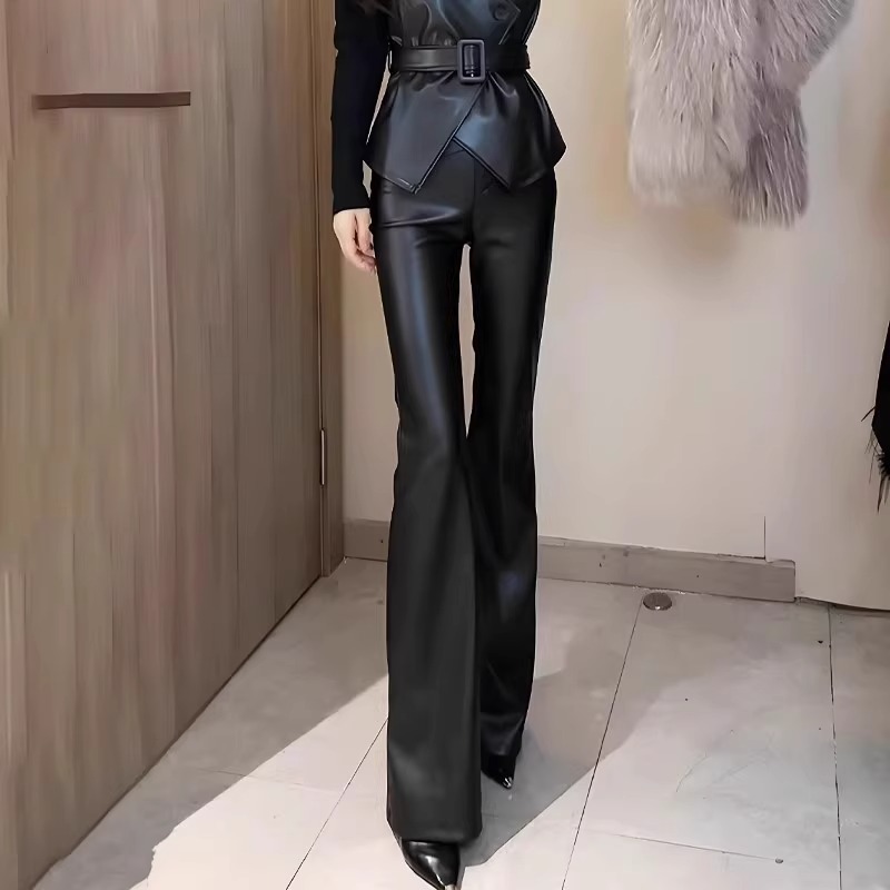 黑色加绒微喇皮裤女秋冬款2025新款pu哑光小个子高腰显瘦喇叭裤子
