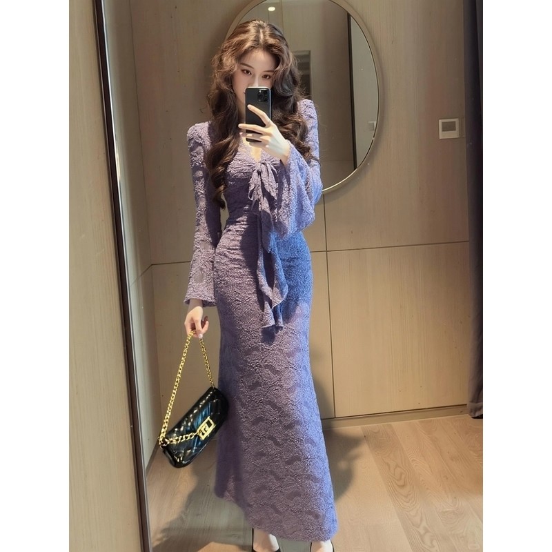 法式收腰打底包臀长裙独特绝美紫色蕾丝飘带V领长袖连衣裙女秋冬