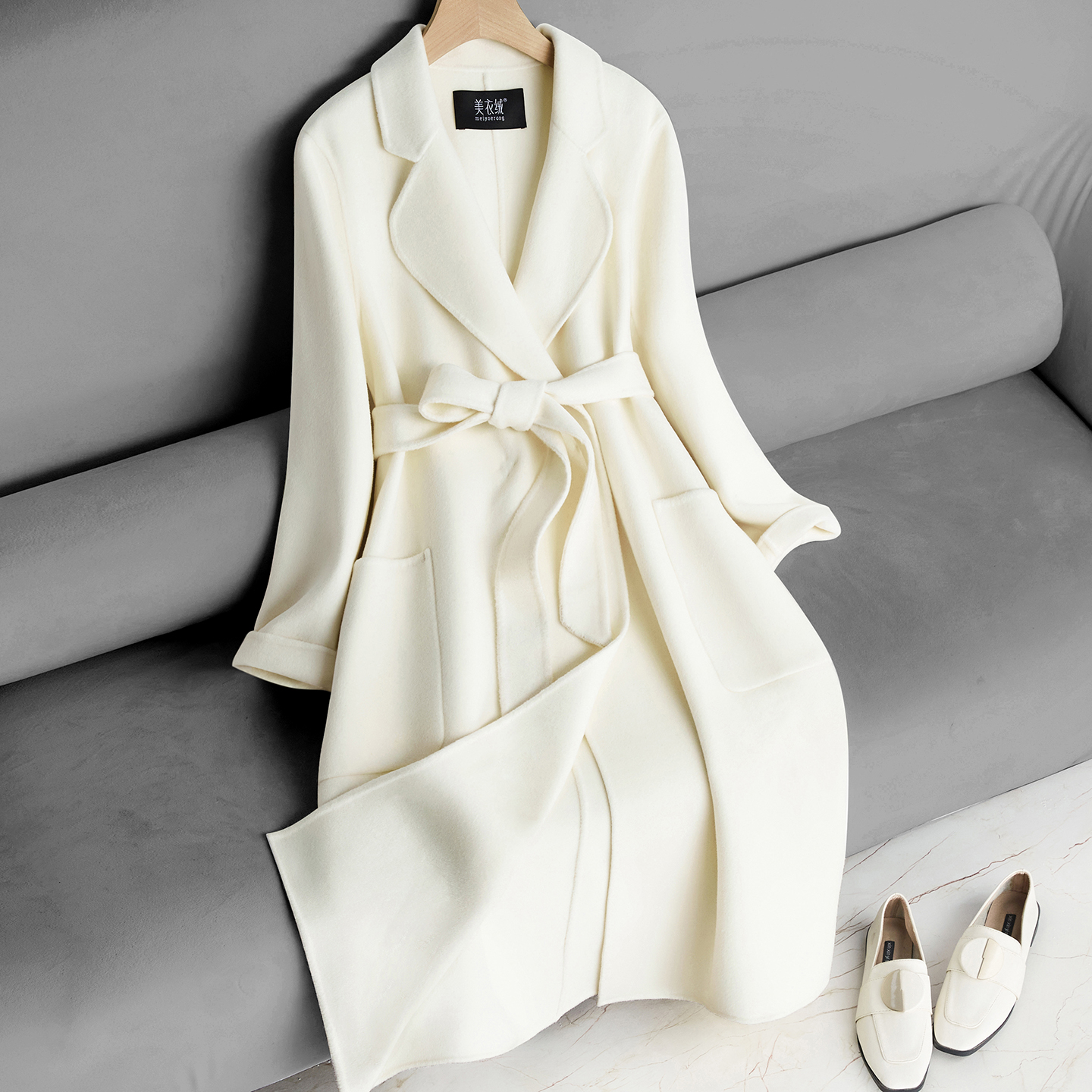 白色双面羊绒大衣女中长款高端减龄修身显瘦新款赫本风羊毛呢外套