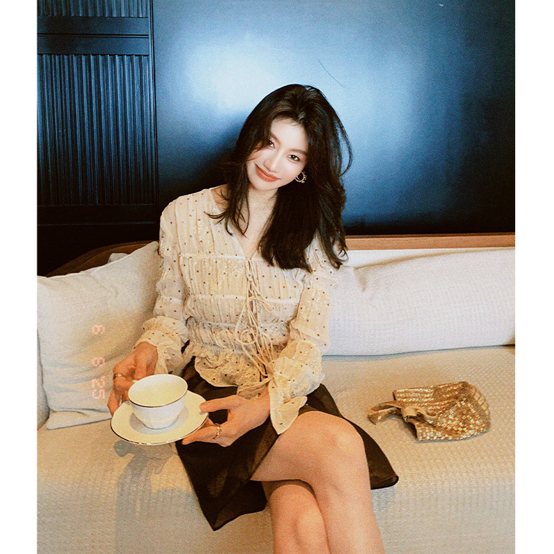 【ALONE SAVOR】龍喜儿 娜塔莉 赫本风v领系带褶皱波点衬衫J500