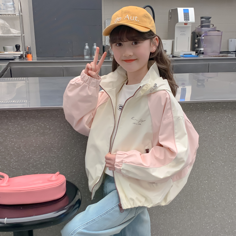 女童外套秋装2025新款儿童洋气时髦女孩冲锋衣春秋季连帽大童上衣