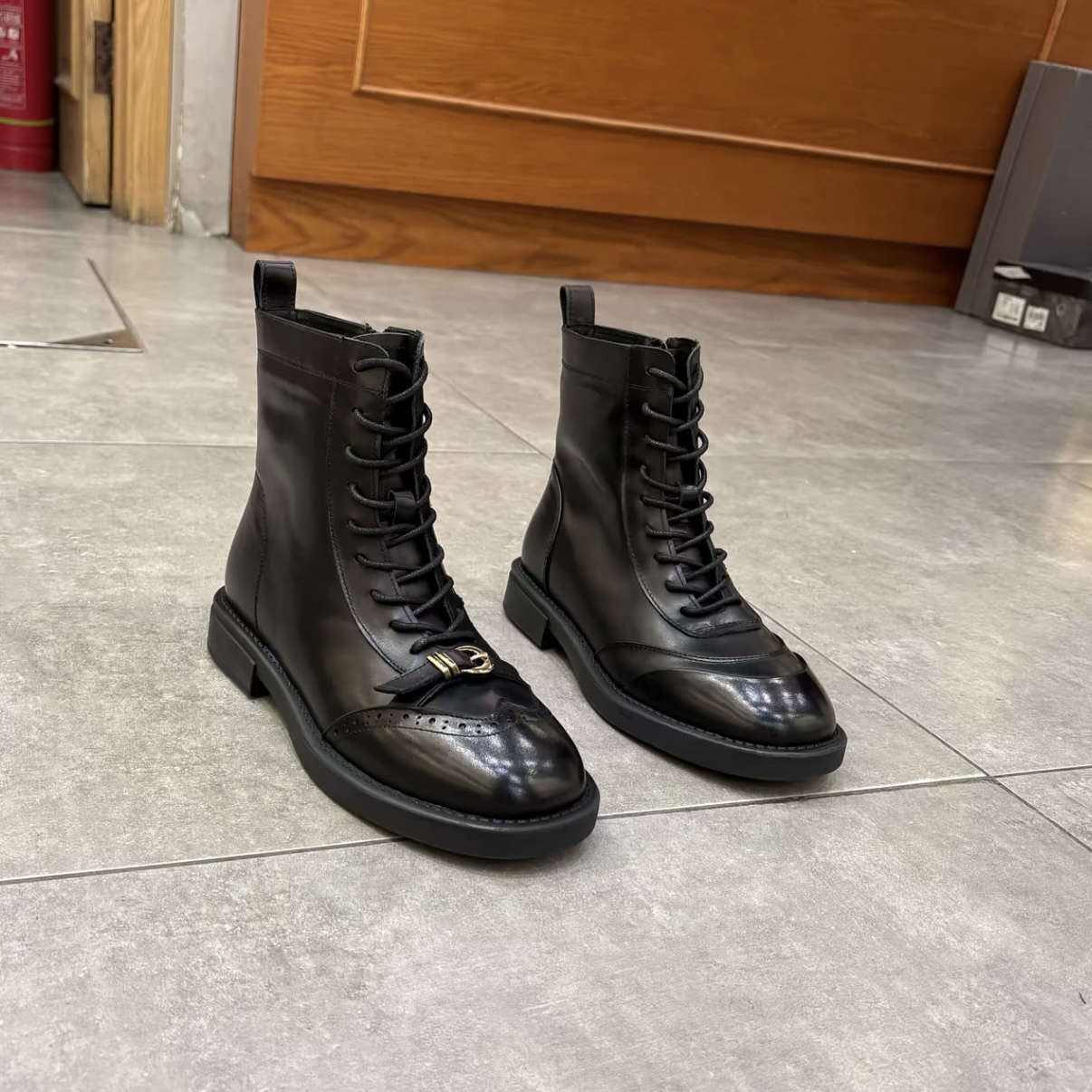 XXL-b0198-9冬季新款高品质胎牛加棉秀气平跟短靴马丁靴女