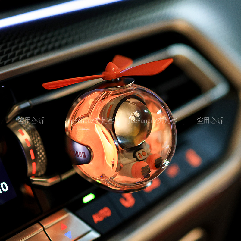 车载香薰汽车空调出风口香水飞行员公仔卡通可爱车内装饰品松弛感