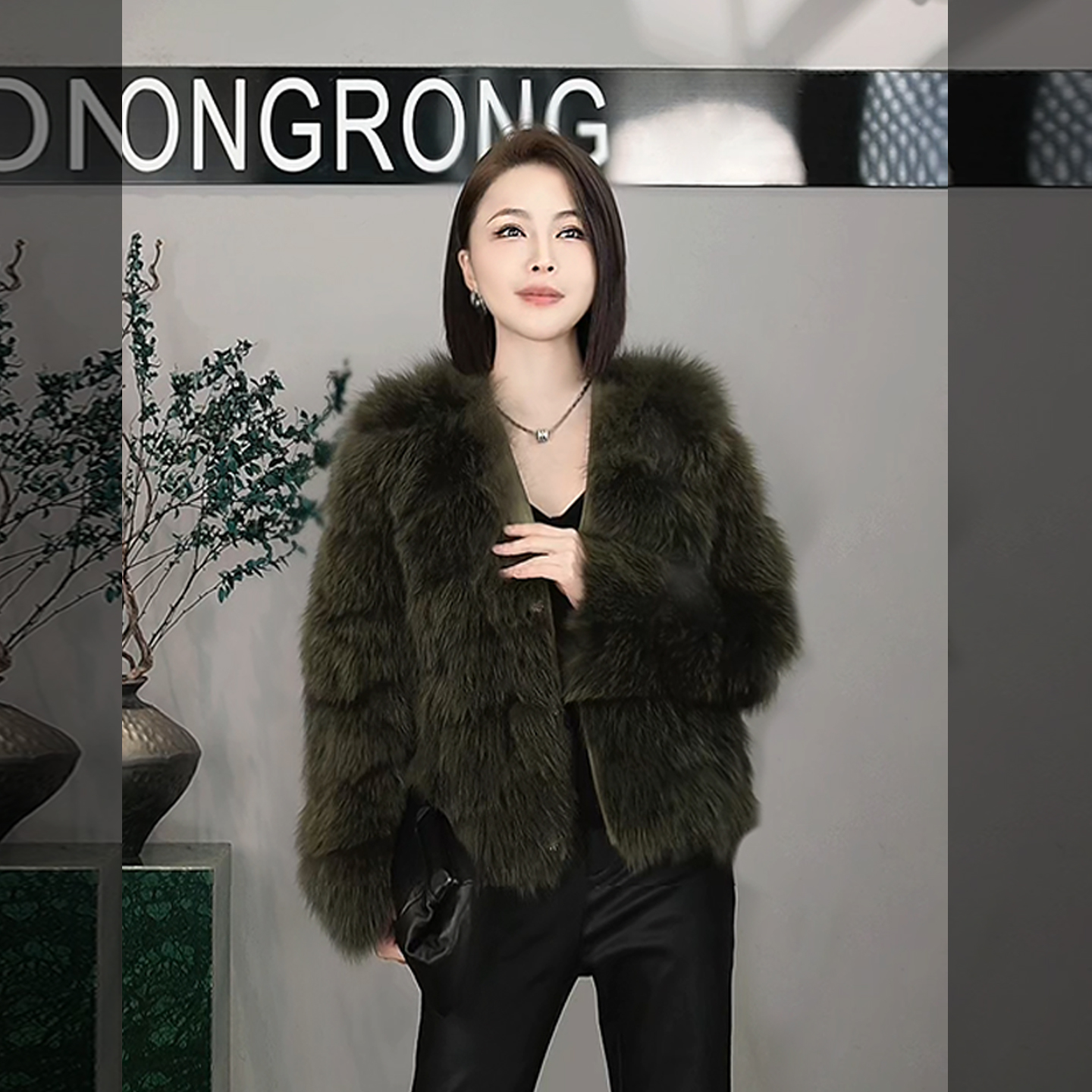 溶溶【绿地精灵】RONGRONG狐狸毛皮纯手工夹革高定轻奢风皮草251027