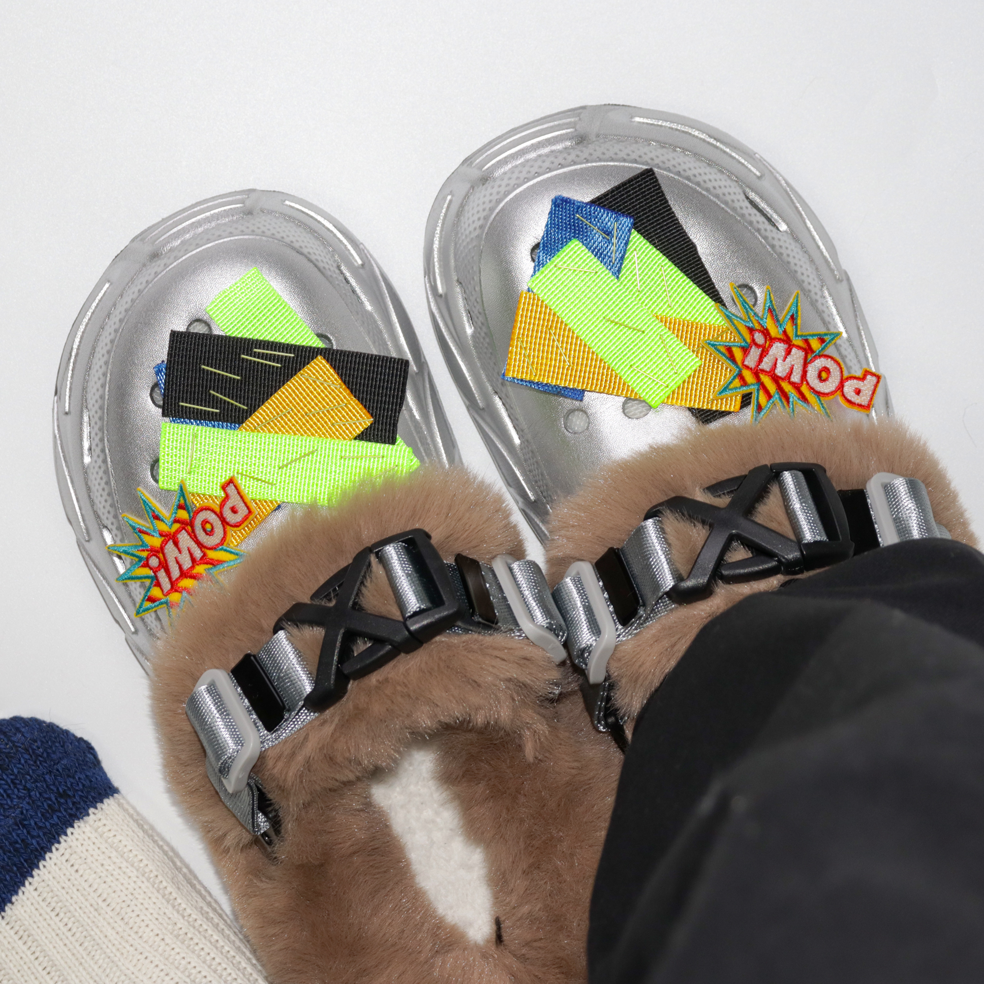 RRITTCC/未来漫画感洞洞鞋2025秋冬款潮牌创意加绒保暖厚底包头鞋