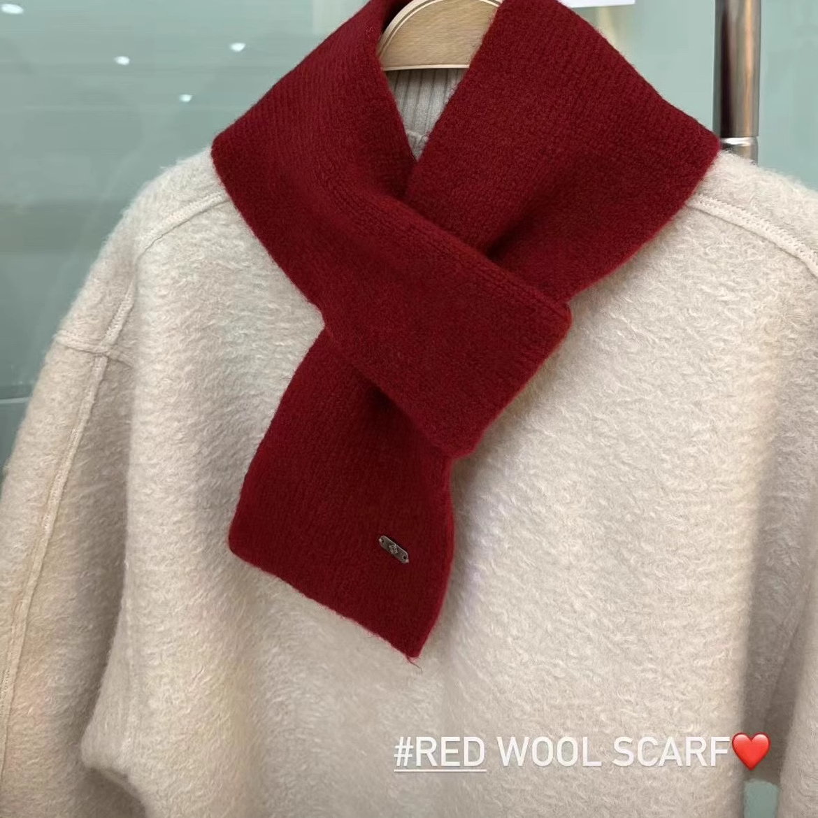 出口韩国原单羊毛针织混纺穿耳插孔复古红小围巾冬季新款保暖围脖
