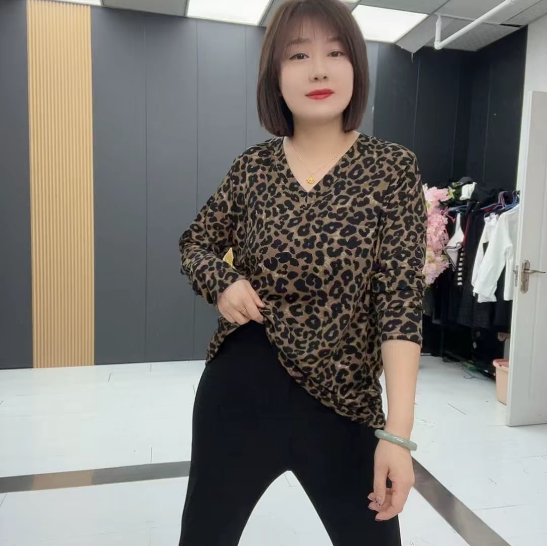 BB033时尚减龄V领豹纹长袖T恤百搭显瘦春季上衣