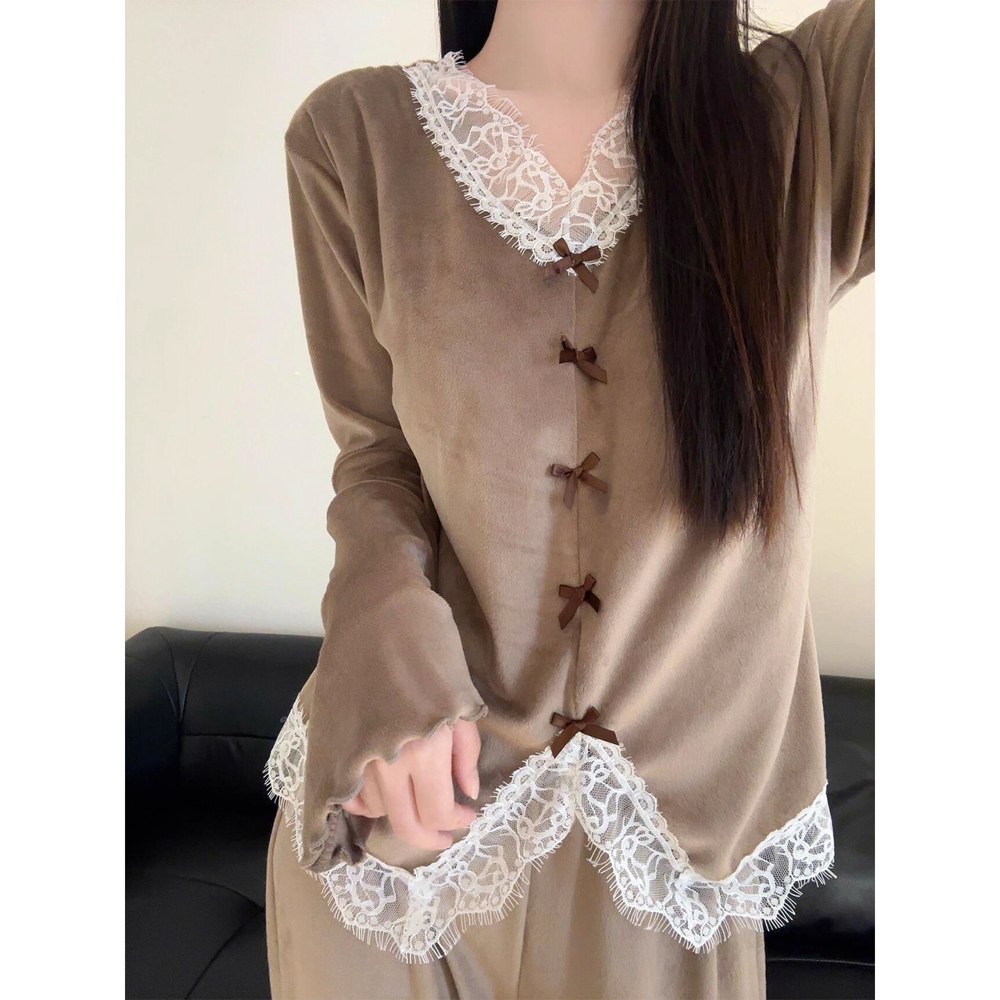 美式带胸垫德绒蕾丝拼接长袖睡衣女秋冬新款保暖设计感家居服套装