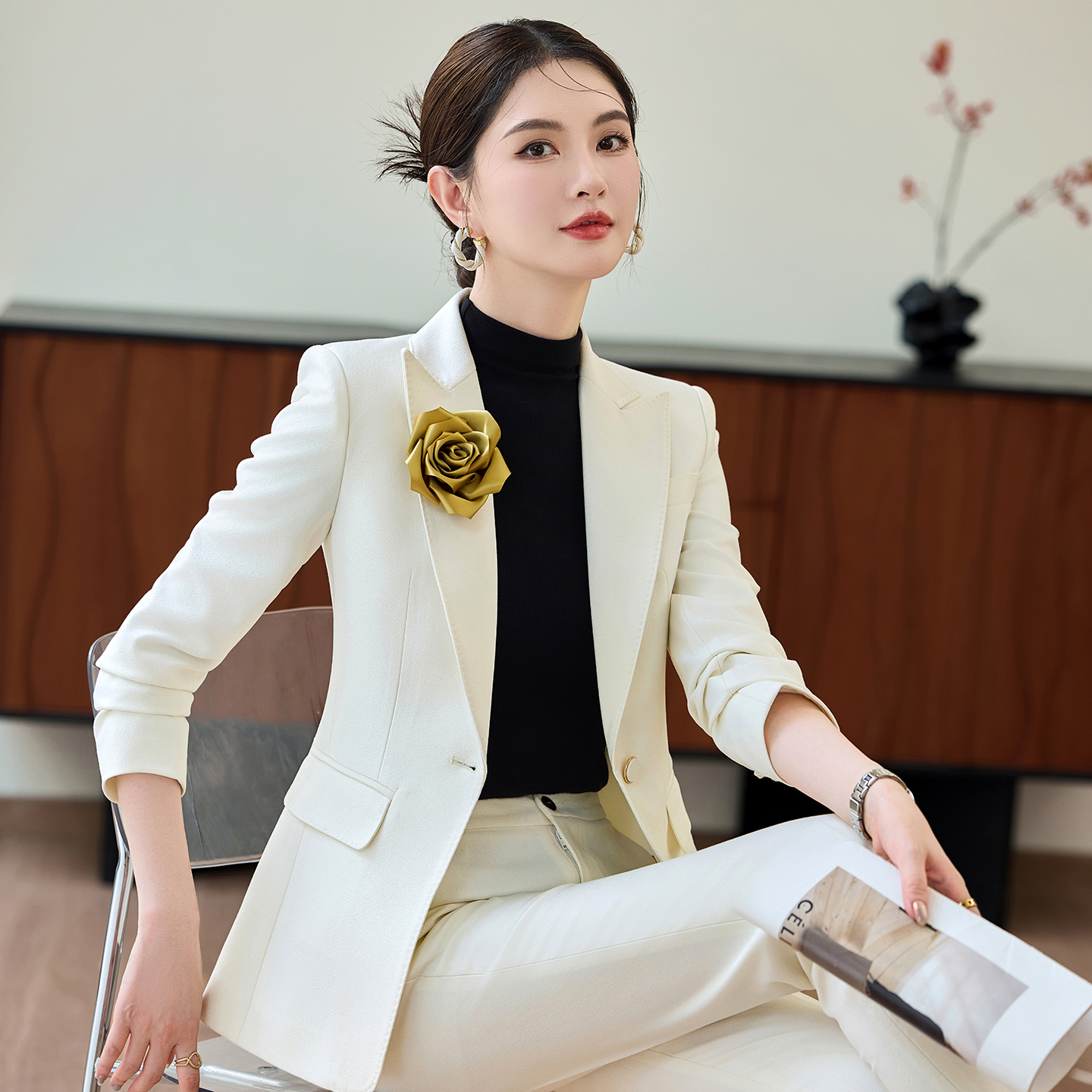 2025秋冬经典新款白色时尚休闲气质女神范修身商务职业西装两件套