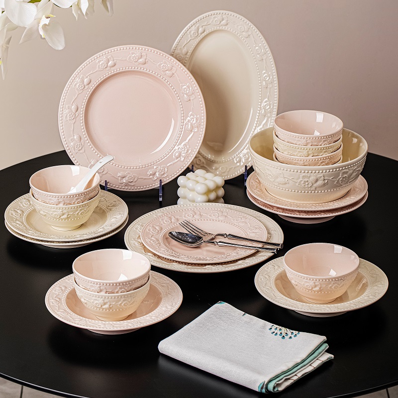 高颜值景德镇碗盘餐具全套2025新款浮雕法式家用送礼乔迁餐具套装