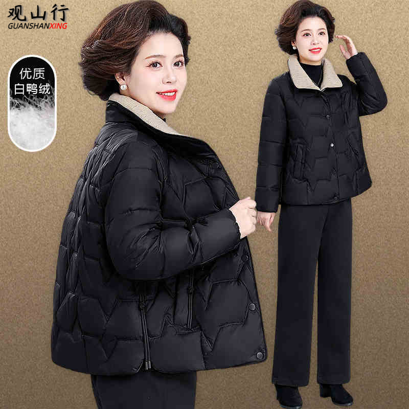 小个子妈妈冬装短款羽绒服外套秋冬季洋气中老年女装保暖棉服棉袄