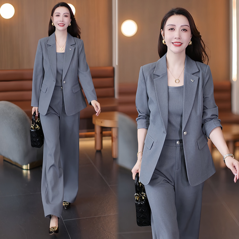 简约百搭轻奢休闲套装女2025年秋冬季新款西装外套吊带裤子三件套