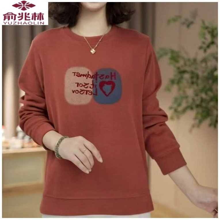 俞兆林俞兆林 2025秋季新款长袖圆领气质休闲卫衣字母显廋妈妈打