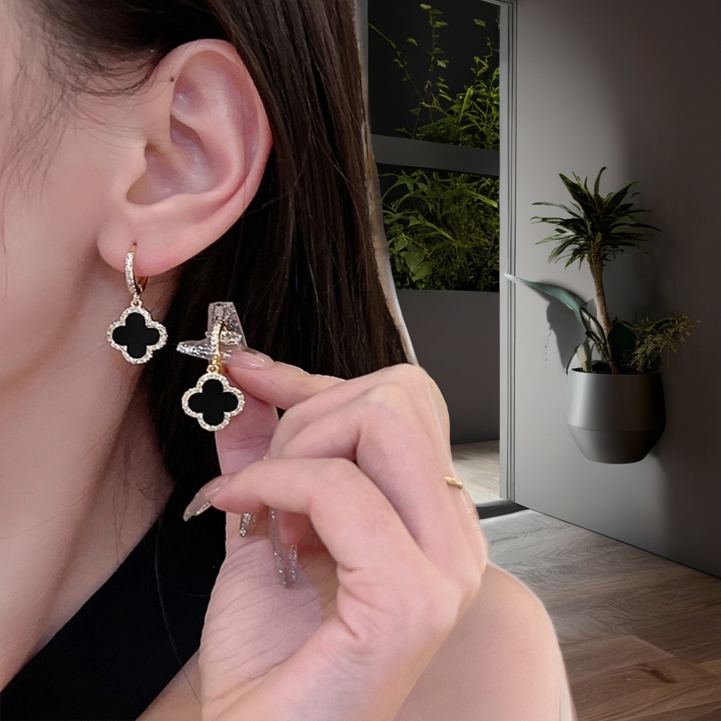 镀18K金绿黑色镶钻四叶草铜合金耳钉气质耳扣女时尚饰品耳饰彰显