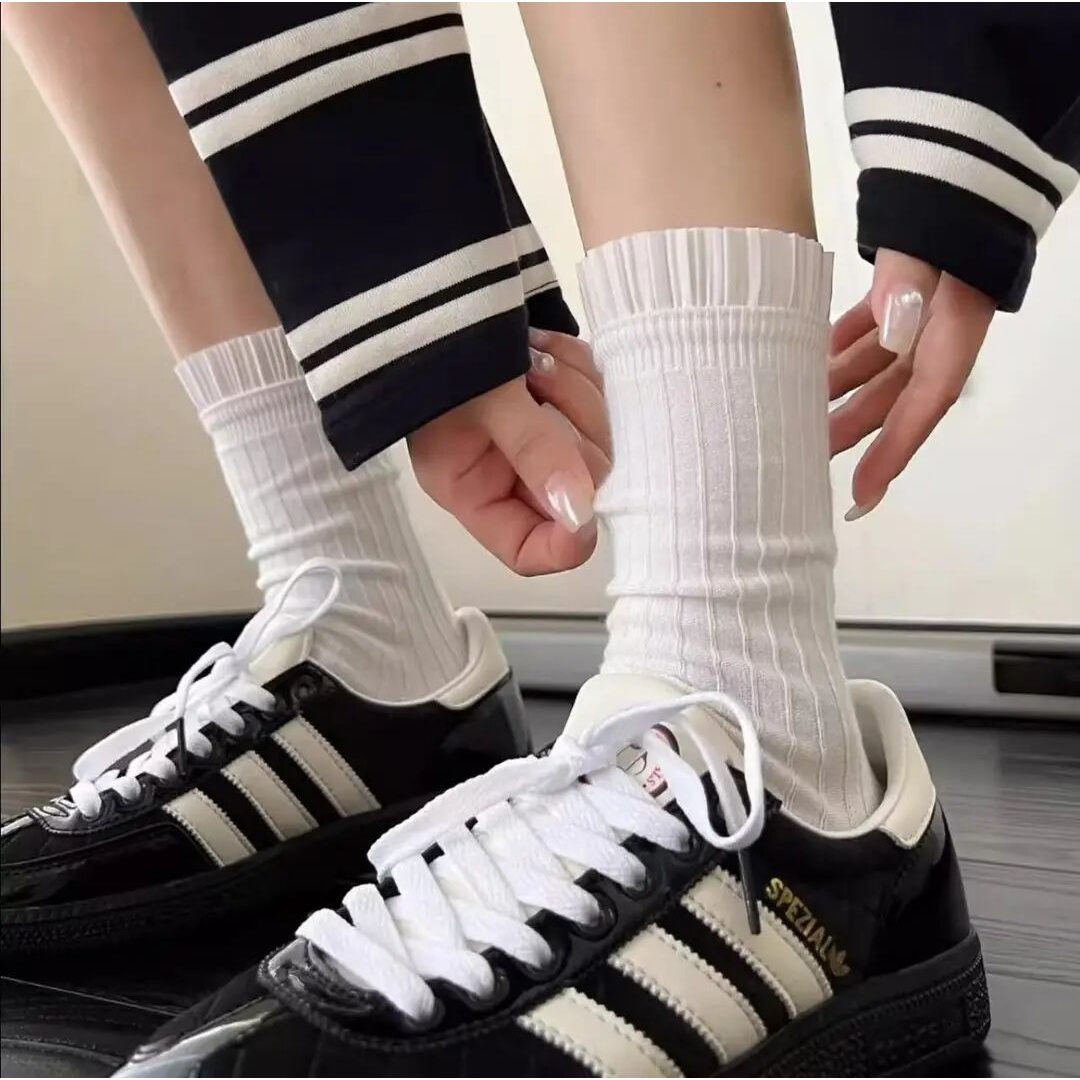 黑白双色立体褶皱精梳棉纯色设计师款潮流女袜