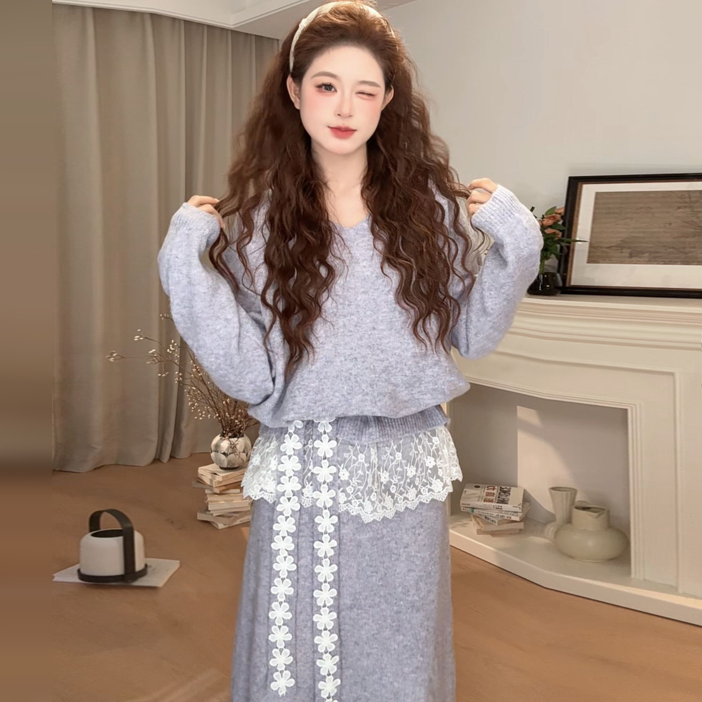 v领蕾丝针织毛衣连衣裙女秋冬季2026新款法式温柔风紫色套装长裙