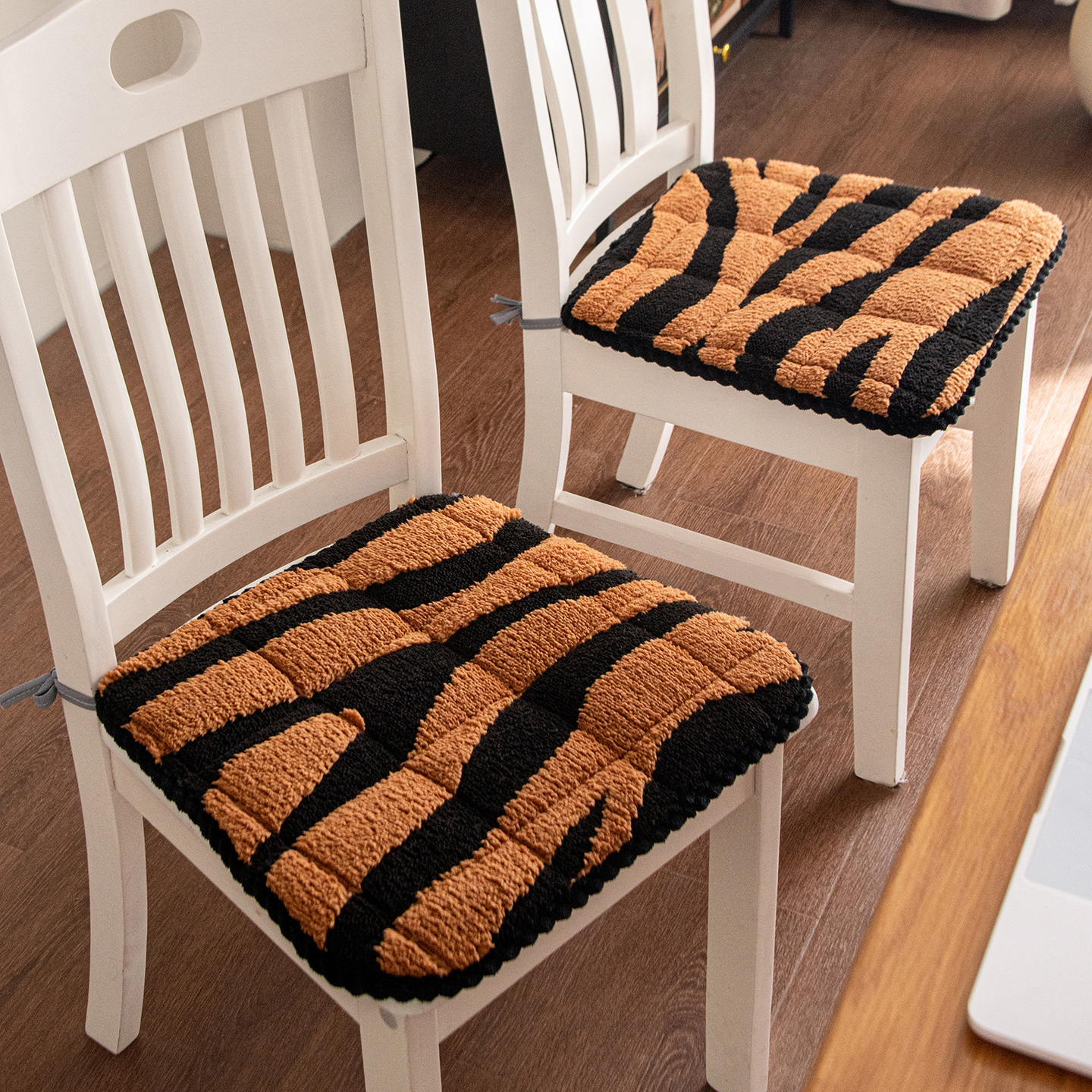 毛绒餐椅坐垫秋冬屁垫椅子垫办公室久坐学生座垫冬季老板椅垫凳子