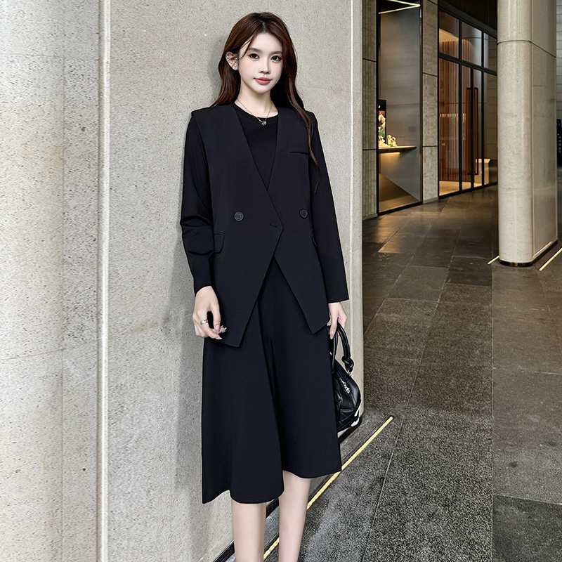 纯欲慵懒风女装2025年秋冬新款圆领休闲显瘦百搭打底袖黑色连衣裙