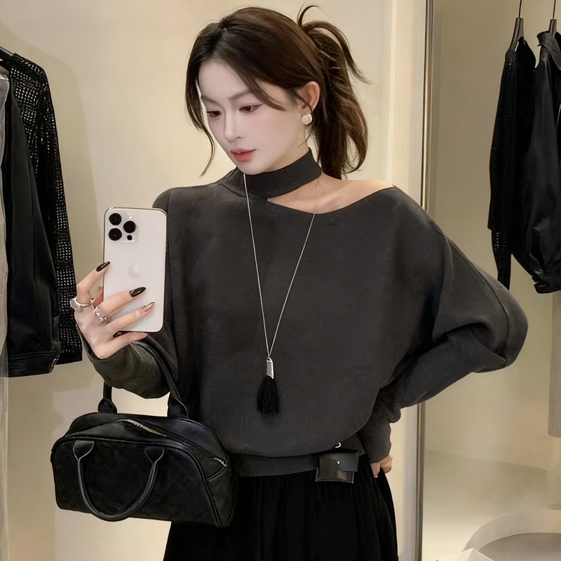 温柔风高级感秋冬新款挂脖露肩气质显瘦针织毛衣打底衫小众百搭款