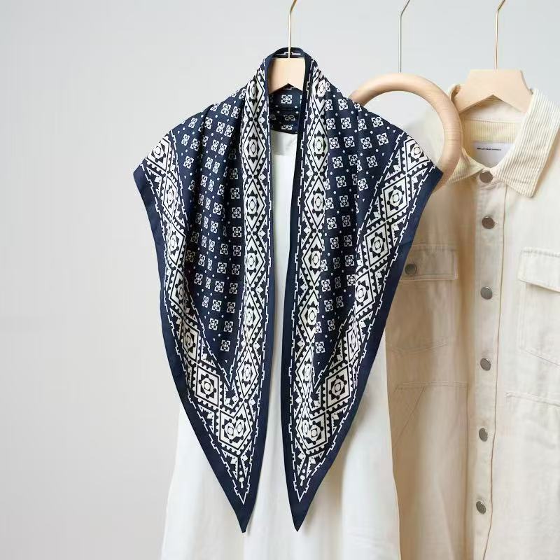 C23【藏青小花】斜纹绸三角巾时髦封腰包臀百搭丝巾披肩围巾