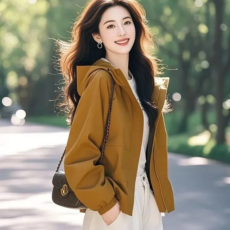 2025开春新款小个子短款高级感超好看女士正肩百搭连帽冲锋衣外套