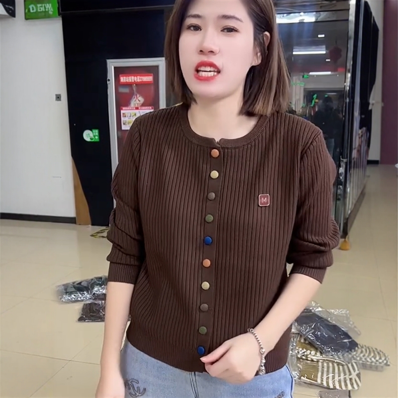 2025年春秋彩色纽扣开衫设计感针织衫女休闲显瘦毛衣洋气小众上衣